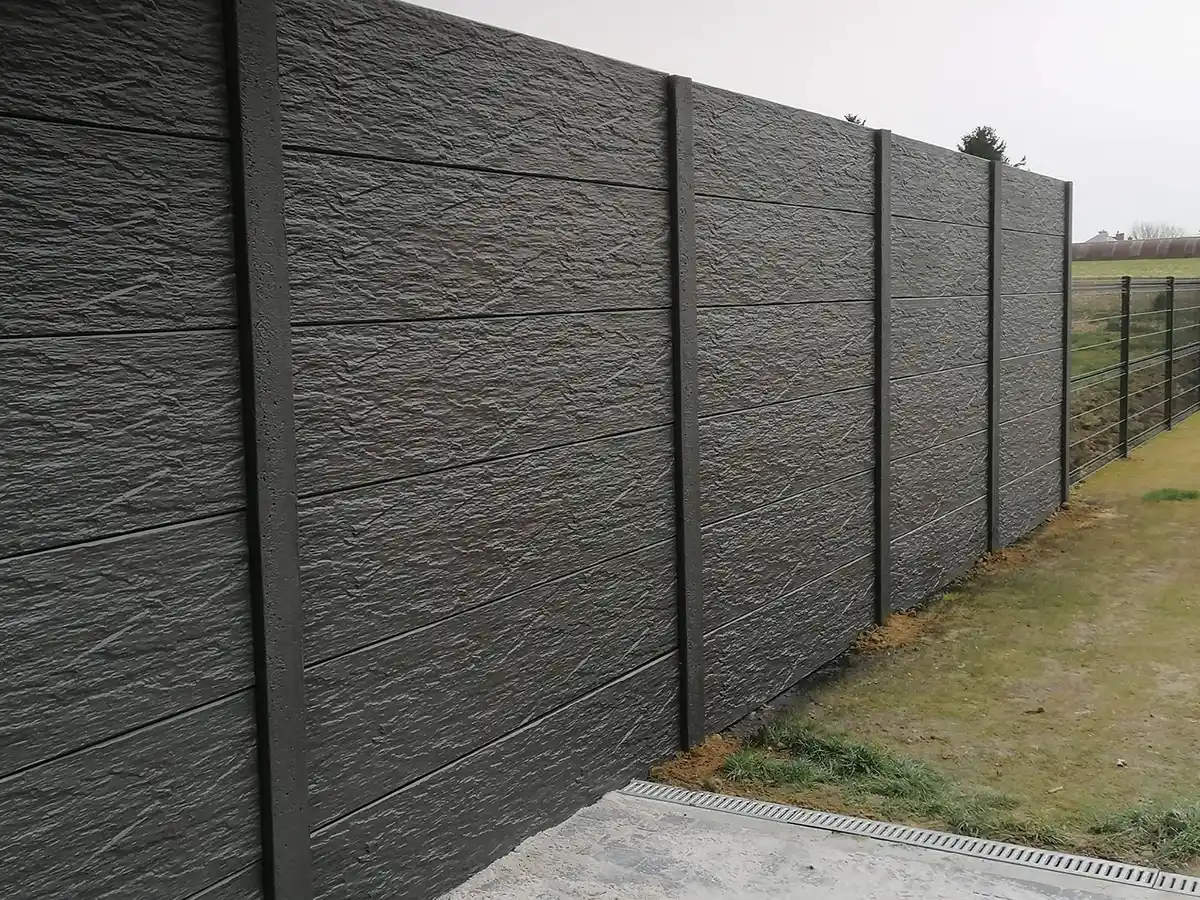 Clôture béton foncée Majois