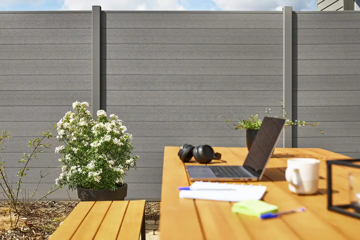 Clôture composite anthracite jardin Majois