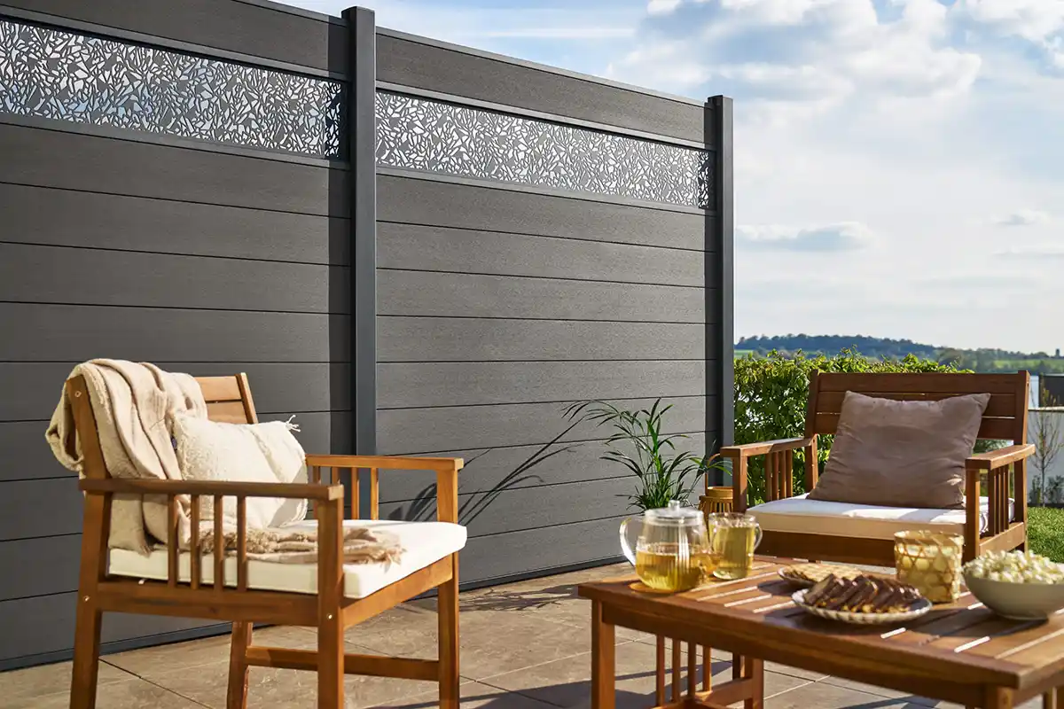 Clôture composite anthracite piscine Majois